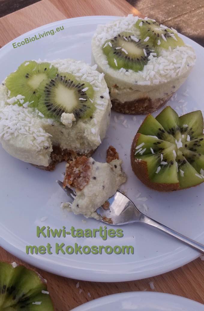 Kiwi-taartjes met kokosroom - glutenvrij, zonder suiker of zuivel