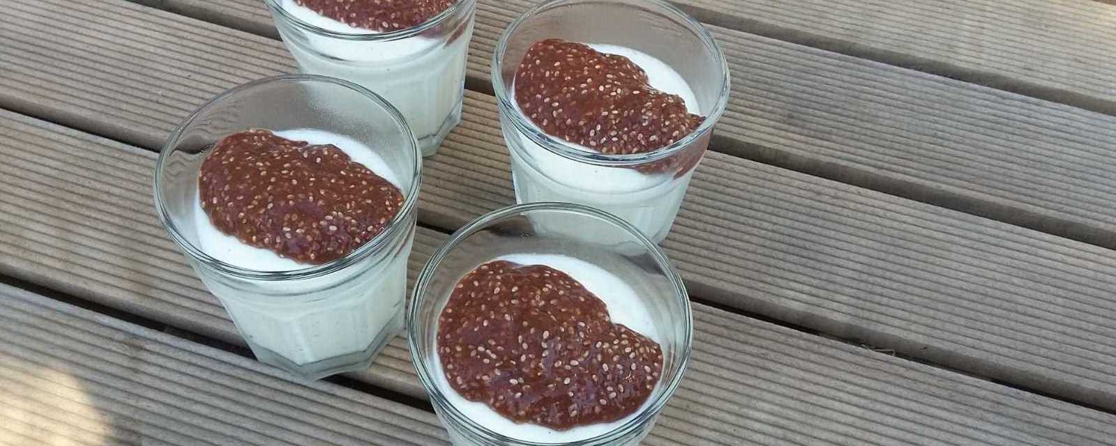 Yoghurtcreme met chia-sinaas-chocolade topping