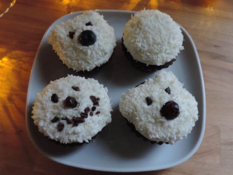 Chocolade cupcakes met kokos - mooi voor winter en kerstmis
