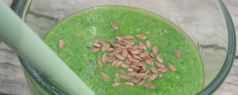 Groene smoothie met spinazie en lijnzaad