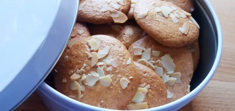 Amandelkoekjes in blikken doos - lekker en gemakkelijk glutenvrij recept voor koekjes