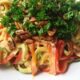 Courgetti - courgette noodles met paprika - groenteslierten