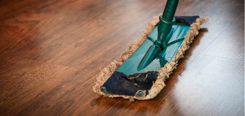 natuurlijke producten om te poetsen - houten vloer poetsen